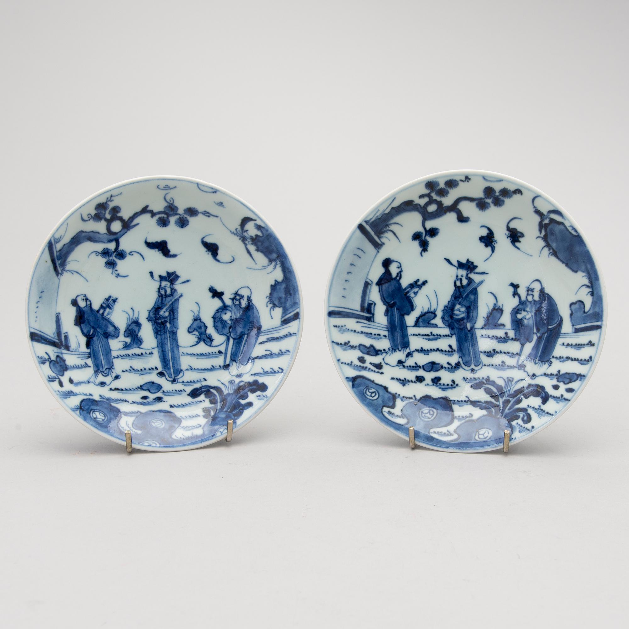 TWO CHINESE PLATES, porcelain, probably 18th century.