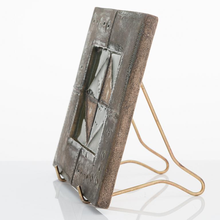 RUT BRYK, reliefi, kivitavaraa, signeerattu BRYK.