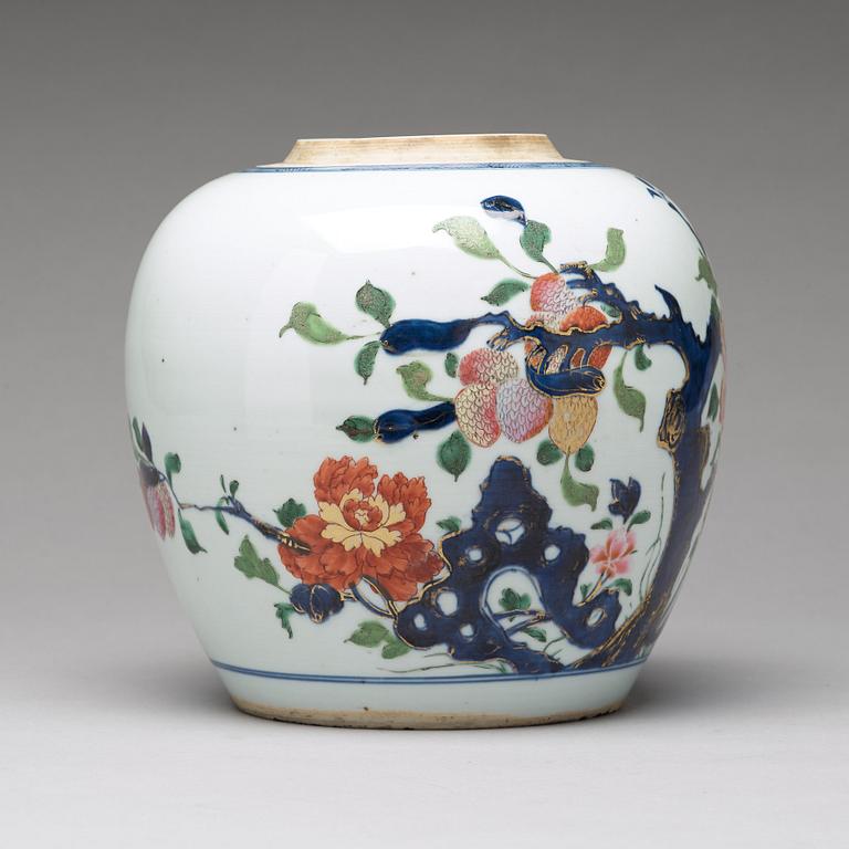 KRUKA, porslin. Qingdynastin, 1700-tal.