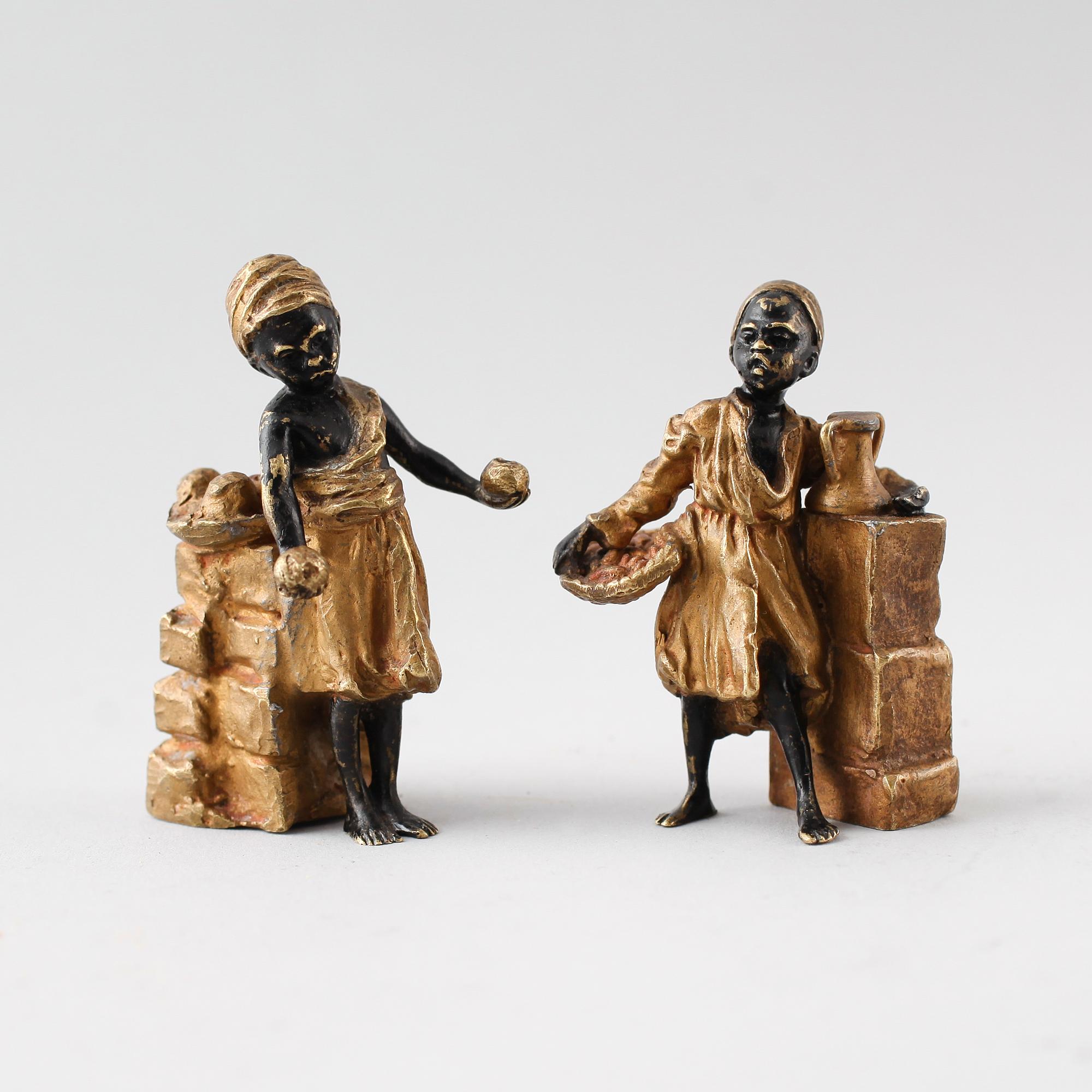 FIGURER, 2 st, wienerbronser, omkring år 1900.