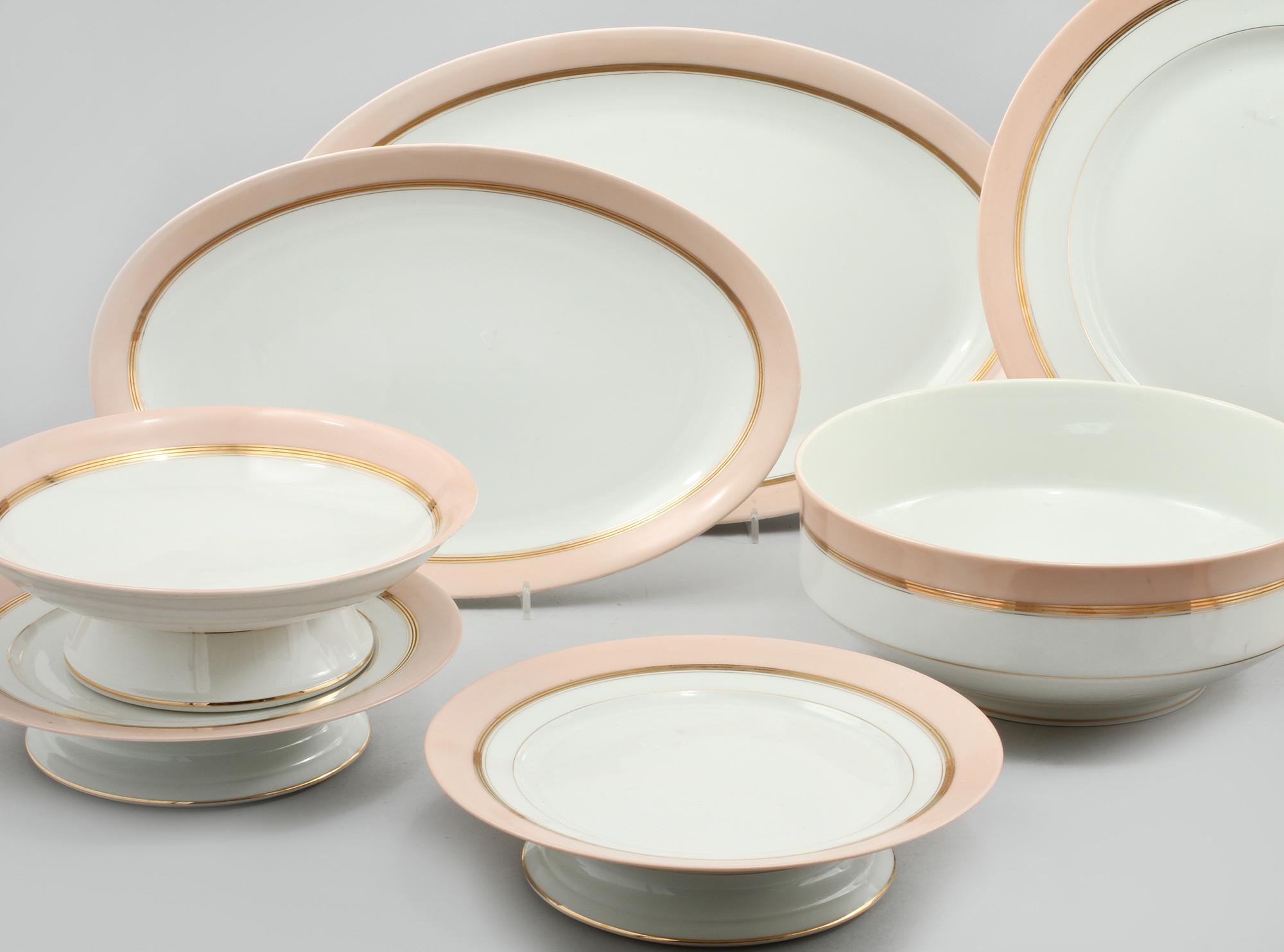 SERVISDELAR, porslin, Limoges, Frankrike, 1900-tal.