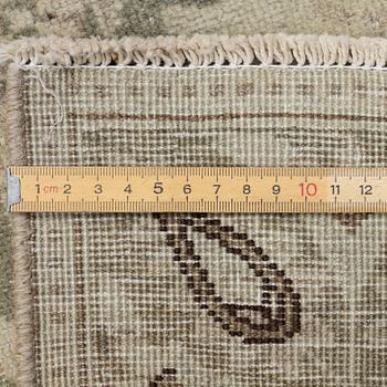 Rug, Vintage design, approx. 400 x 278 cm.