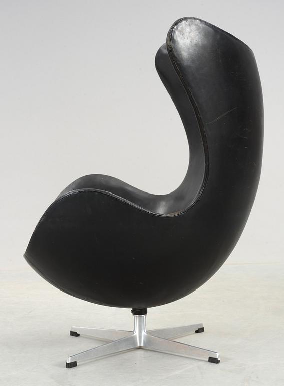 ARNE JACOBSEN, fåtölj, "Ägget", Fritz Hansen, Danmark 1964.