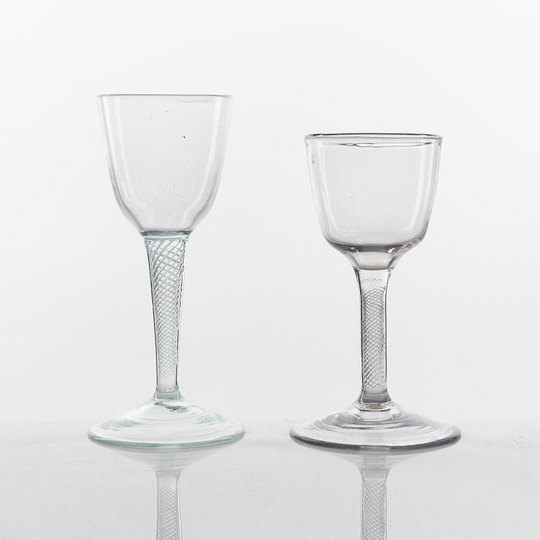 Glas, 2 st, troligen England, 1700-tal.