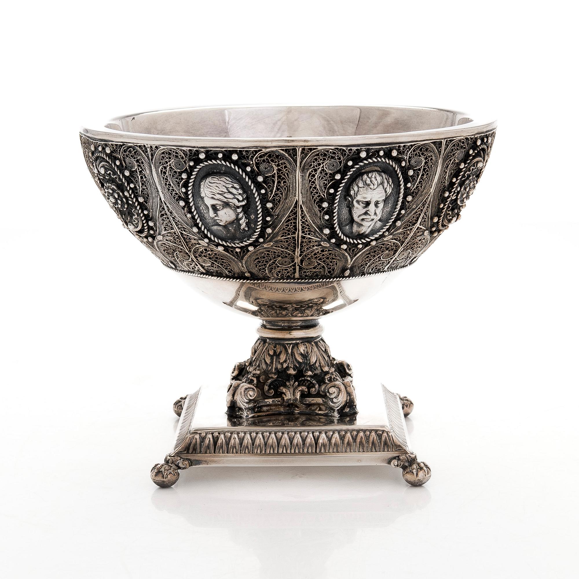 Skål på fot, silver, Spanien, efter 1934.