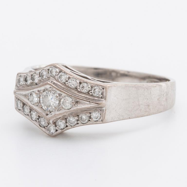 RING 18K whitegold w brilliant-cut diamnonds 0,30 ct in total inscribed, Engelbert Stockholm 1985.