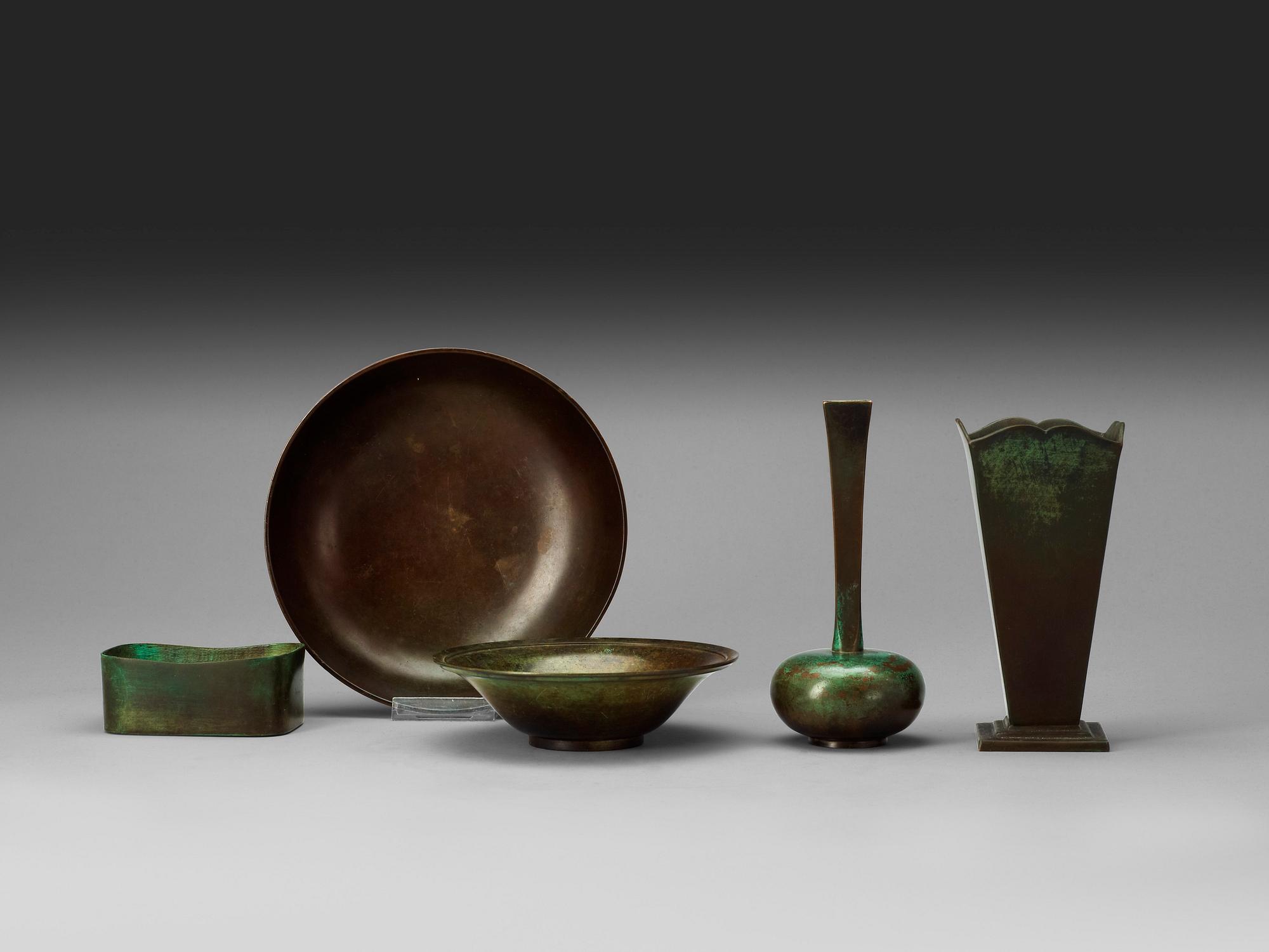 VASER, 2 st, SKÅLAR, 2 st och ASK med lock. Guldsmedsaktiebolaget GAB Stockholm 1920-30-tal.