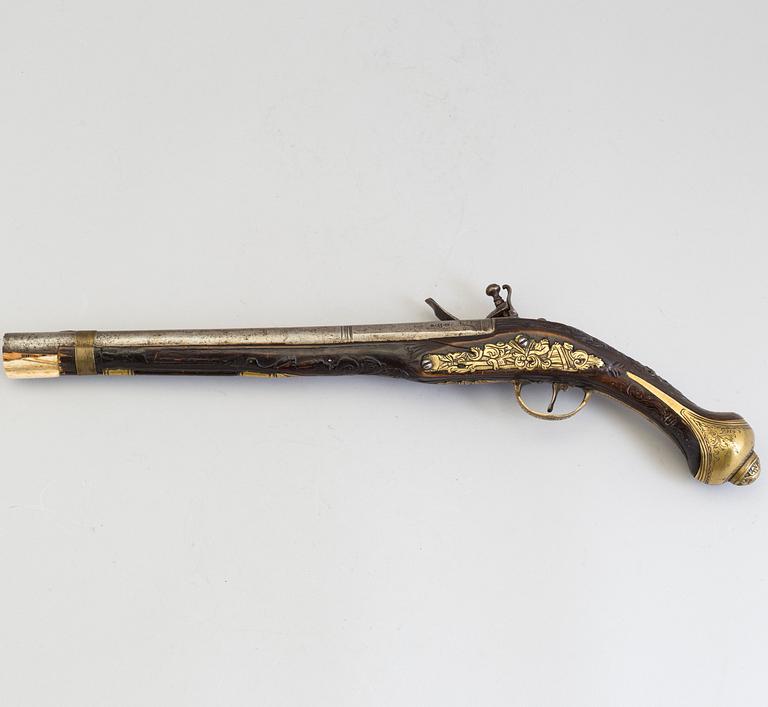 FLINTLÅSPISTOLER, 2 st, 1700-tal, för den orientaliska marknaden.
