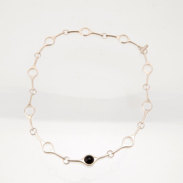 Georg Jensen, halsband "Sphere" silver med cabochonslipad onyx.