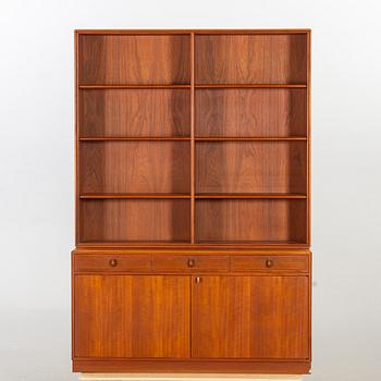 A MID 20TH CENTURY BOOK CASE.