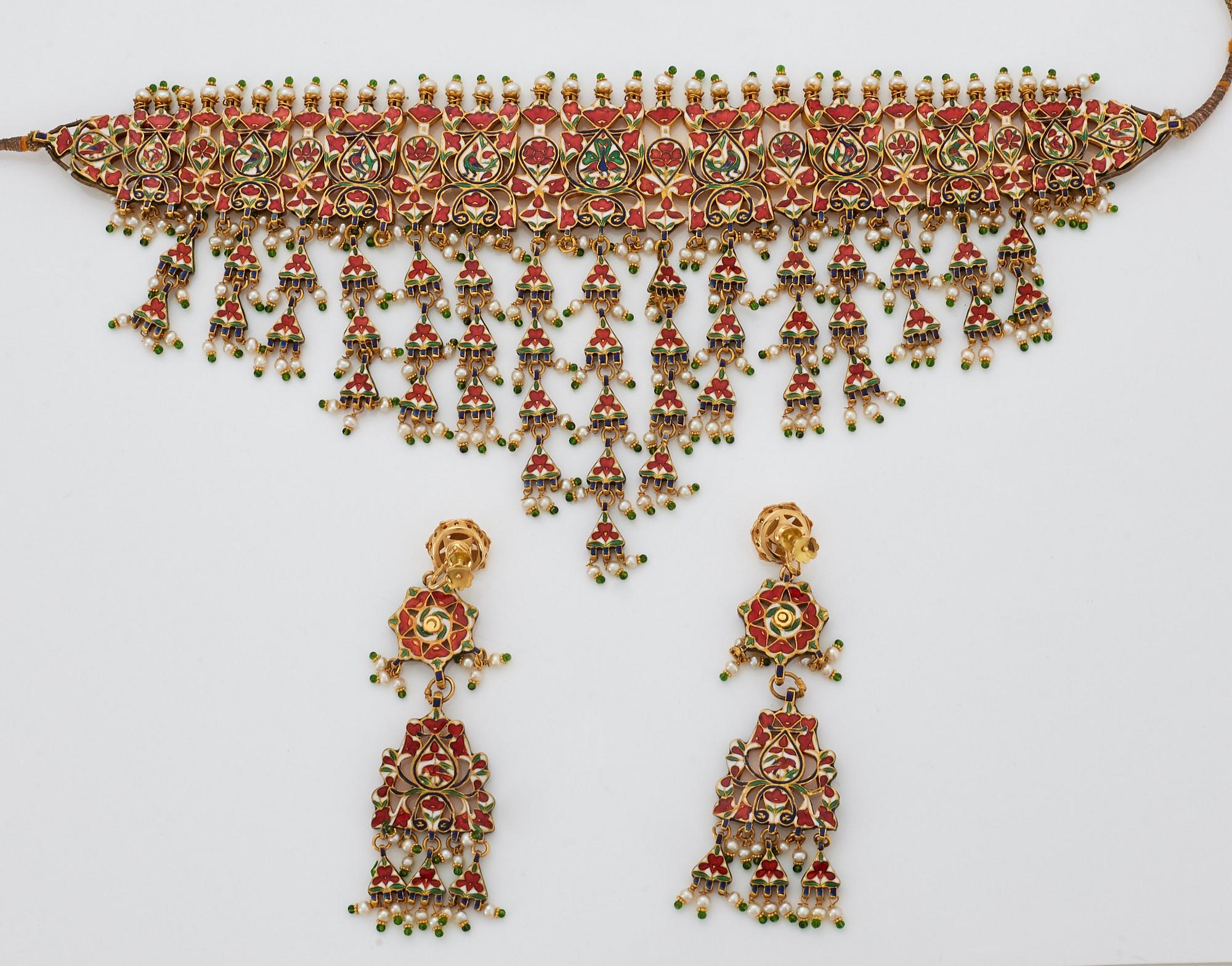 An Indian demi parure comprising a necklace and a pair of earrings.
