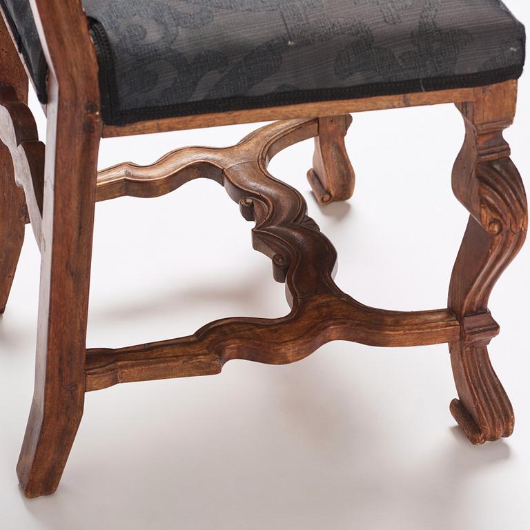 A pair of Dutch Baroque chairs, first part of the 18th century.