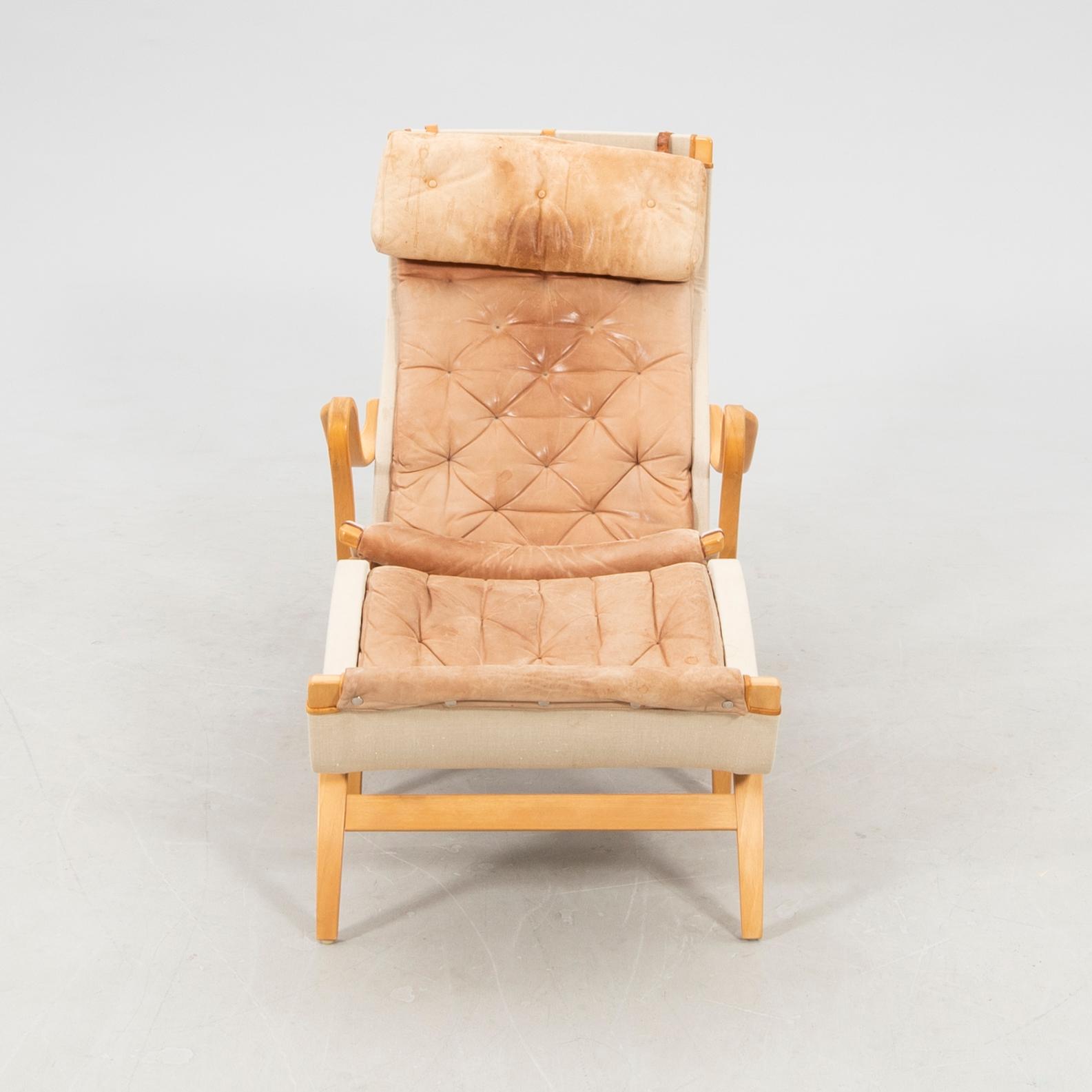 Bruno Mathsson, vilstol med fotpall "Pernilla"  för DUX sent 1900-tal.