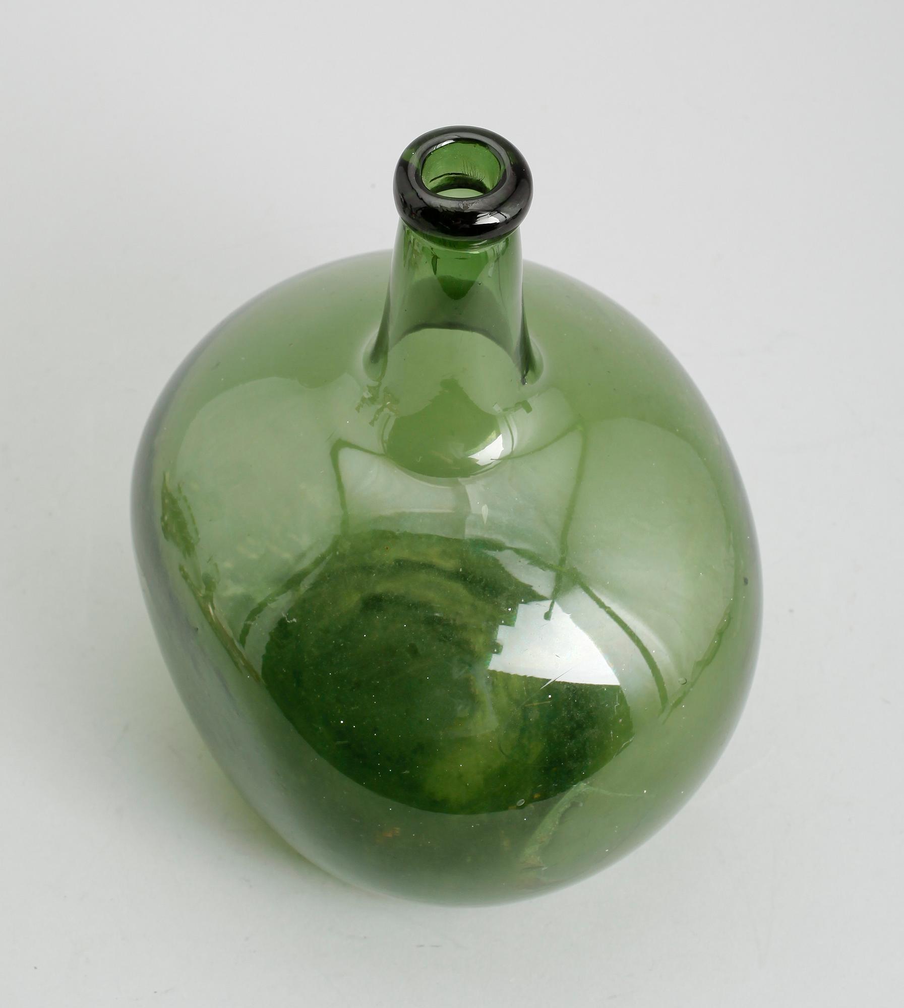 FLASKA, grönt glas, 1700-/1800-tal.