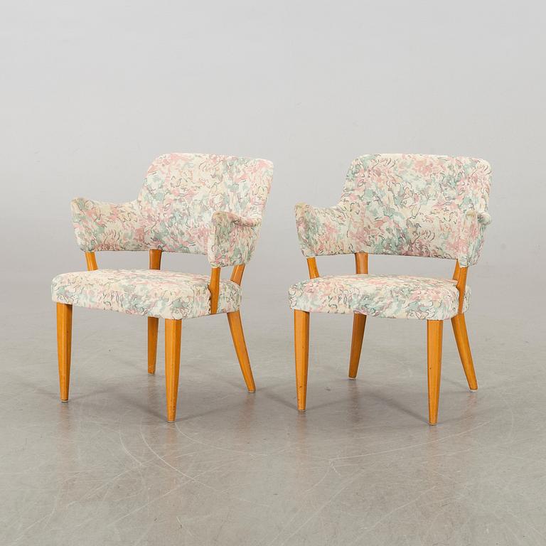 A PAIR OF CARL MALMSTEN "LILLA SÄLLSKAPET" ARMCHAIRS.