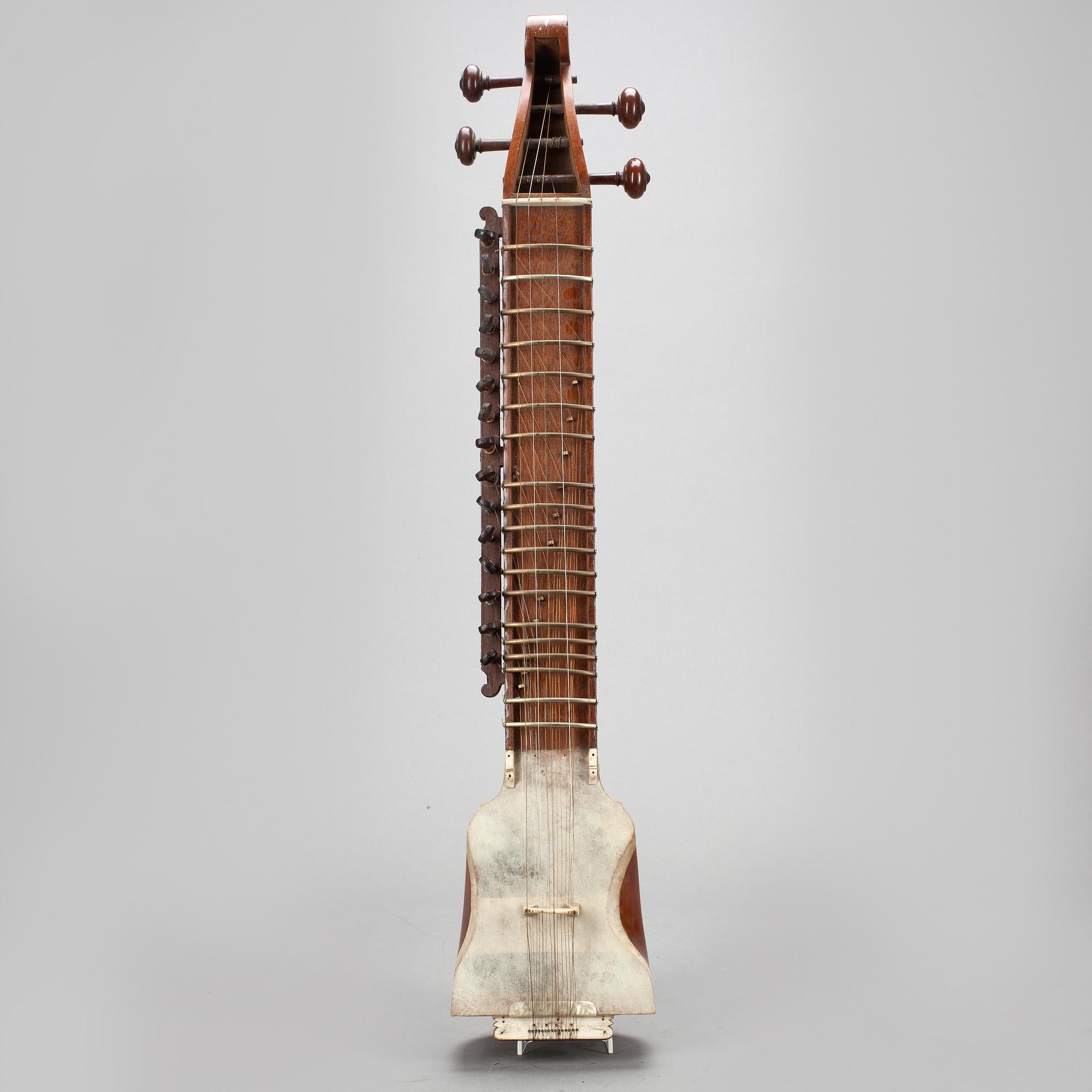 STRÄNGINSTRUMENT, troligen mellanöstern, 1900-talets första hälft.