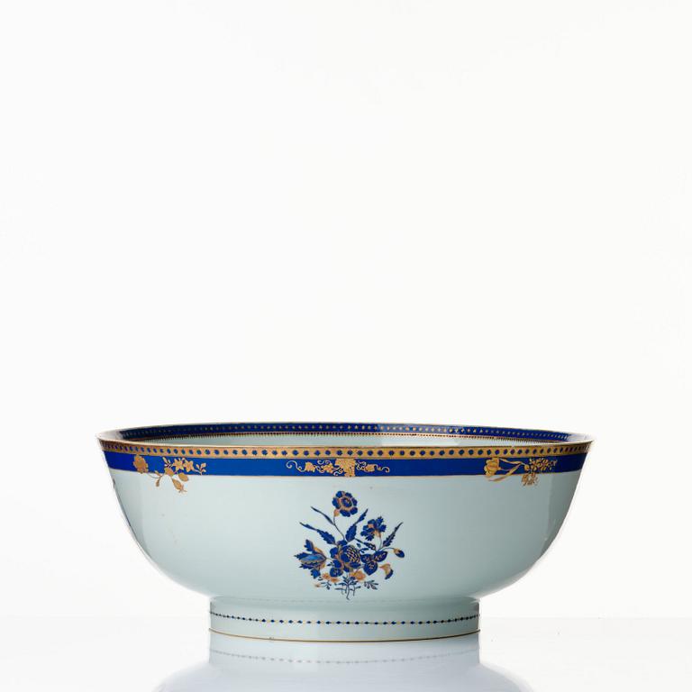 Bålar med fat, ett par , kompaniporslin. Qingdynastin, 1700-tal.