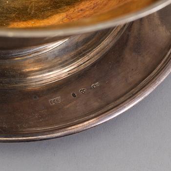 JOHAN GUSTAF ÅKERMAN, a parcel-gilt silver sauce bowl with stand, Stockholm, 1820.