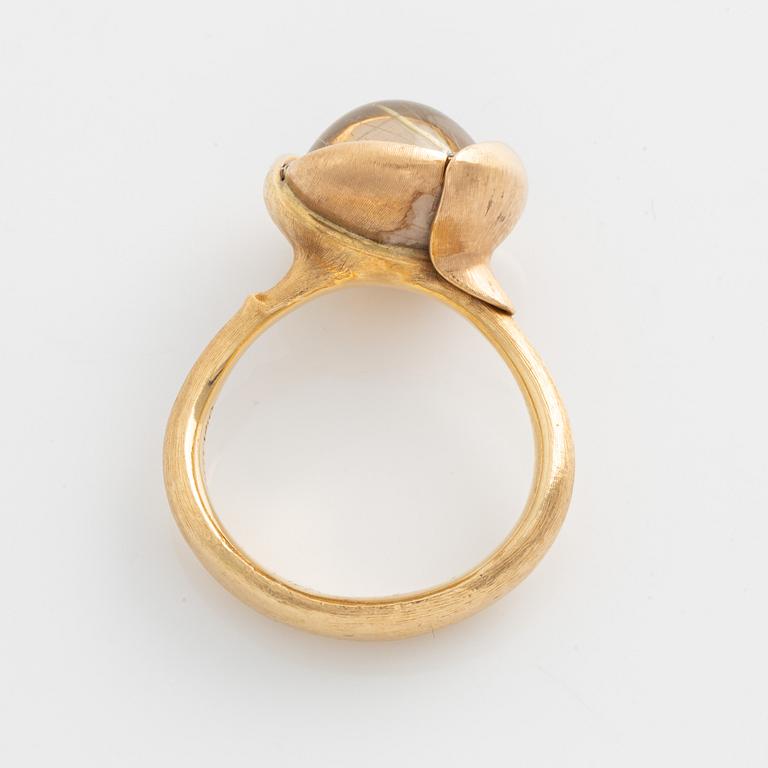Ole Lynggaard, Charlotte Lynggaard, ring "Lotus", 18K gold with rutile quartz and brilliant-cut diamonds.