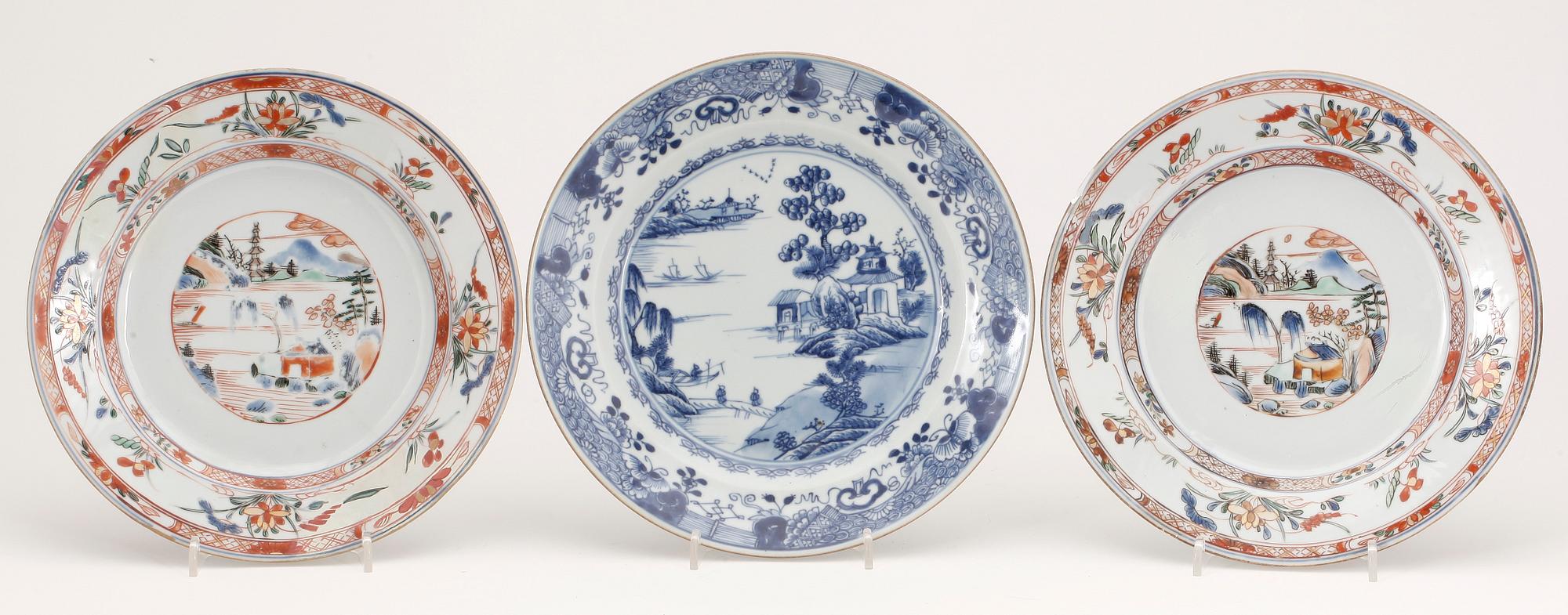 TALLRIKAR, 2+1 porslin, Qing dynastin, Kina, 1700-tal.