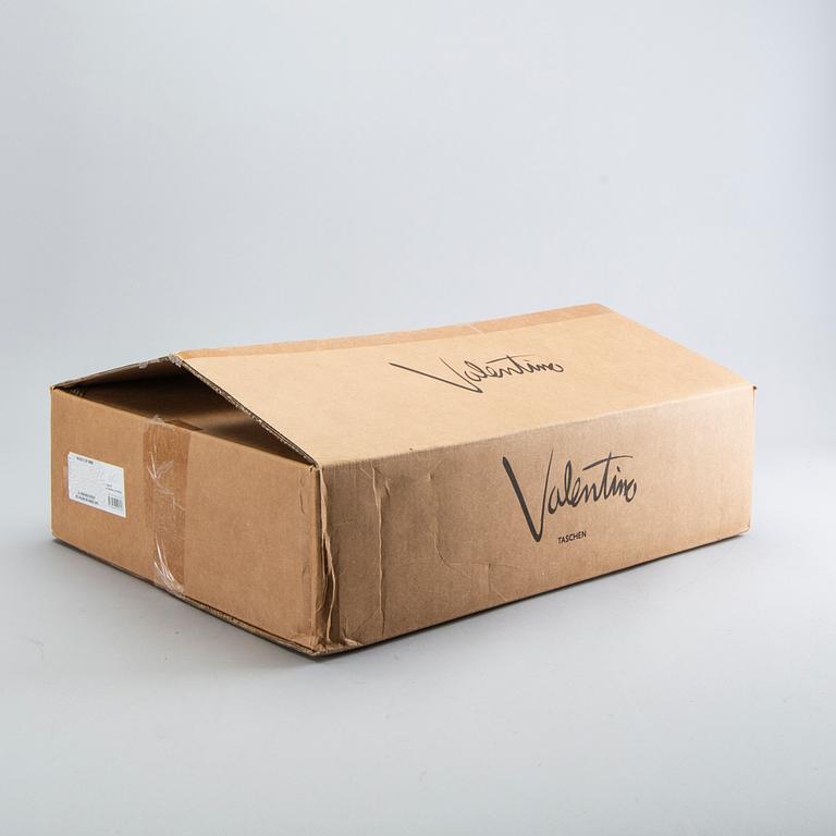 Valentino Garavani. Una grande storia italiana, book Taschen numbered and signed 60.