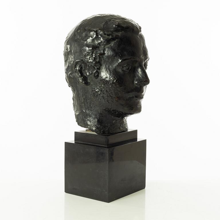 Gudmar Olovson, sculpture. Signed. Numbered. Foundry mark. Bronze, total height 53 cm, length 27 cm.