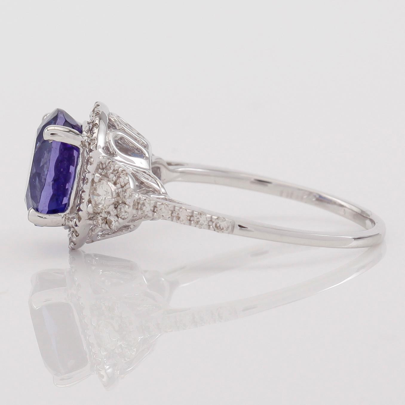 RING, 18K vitguld, diamanter tot ca 0.37 ct. och tanzanit ca 3.20 ct.