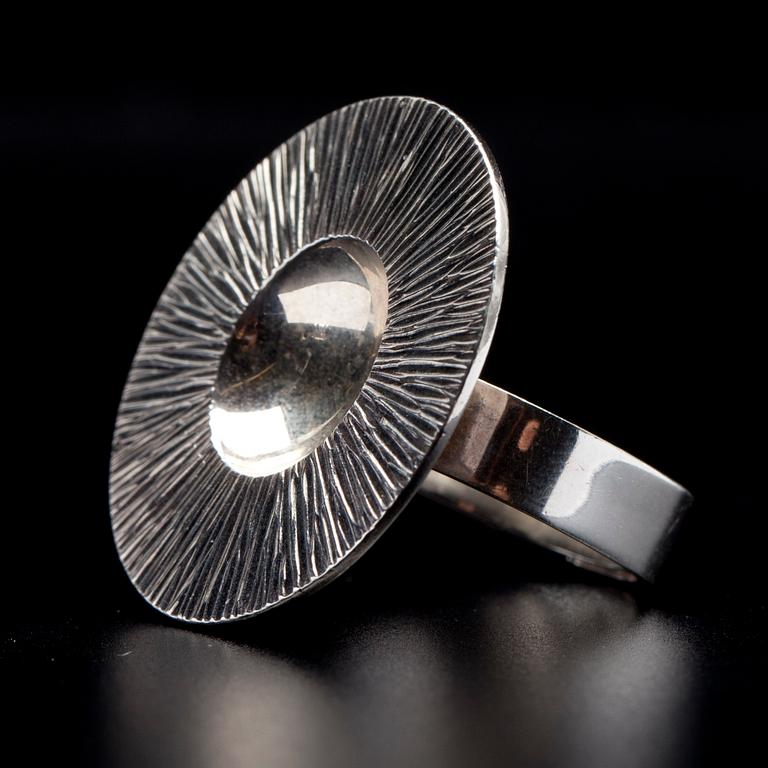 RING, sterling silver, Elis Kauppi, Kupittaan Kulta 1970.