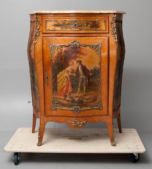 SKÅP, rokokostil, möjligen Mellaneuropa, 1900-talets mitt.