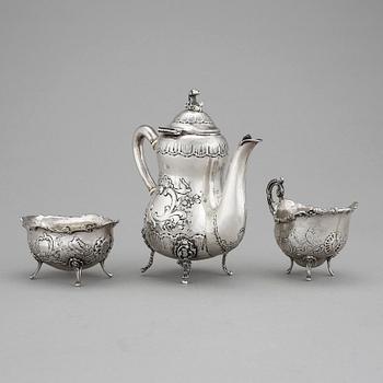 MOCKASERVIS, 3 delar, silver, rokokostil, 1900-tal. Total vikt ca 555 gram.