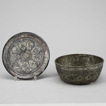 SKÅL samt FAT, Mellanöstern, omkring 1900 samt Bidri-arbete, Indien, 1800-tal.