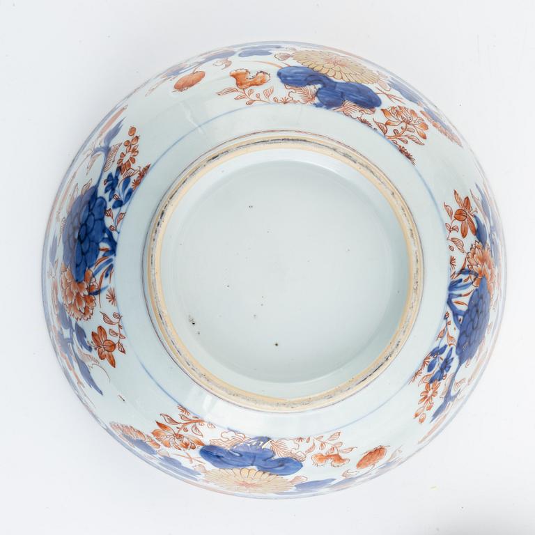 An Imari porcelain bowl and a pair of plates, Qing dynasty, China, 18th century.