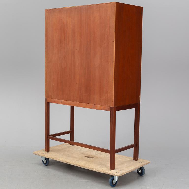 AXEL LARSSON, skåp, 1-147 ur Signum serien, AB Svenska Möbelfabrikerna Bodafors, 1963.