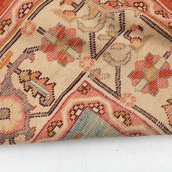 A carpet, Heriz pattern, ca. 432 x 305 cm.