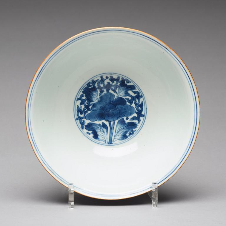 A blue and white bowl, Qing dynasty, early 18th century.