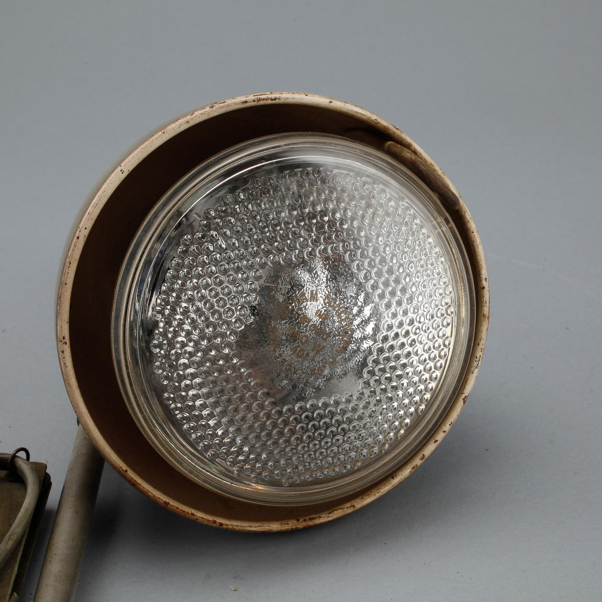 INDUSTRILAMPA, modell för vägg, "ASEA", 1900-talets mitt.