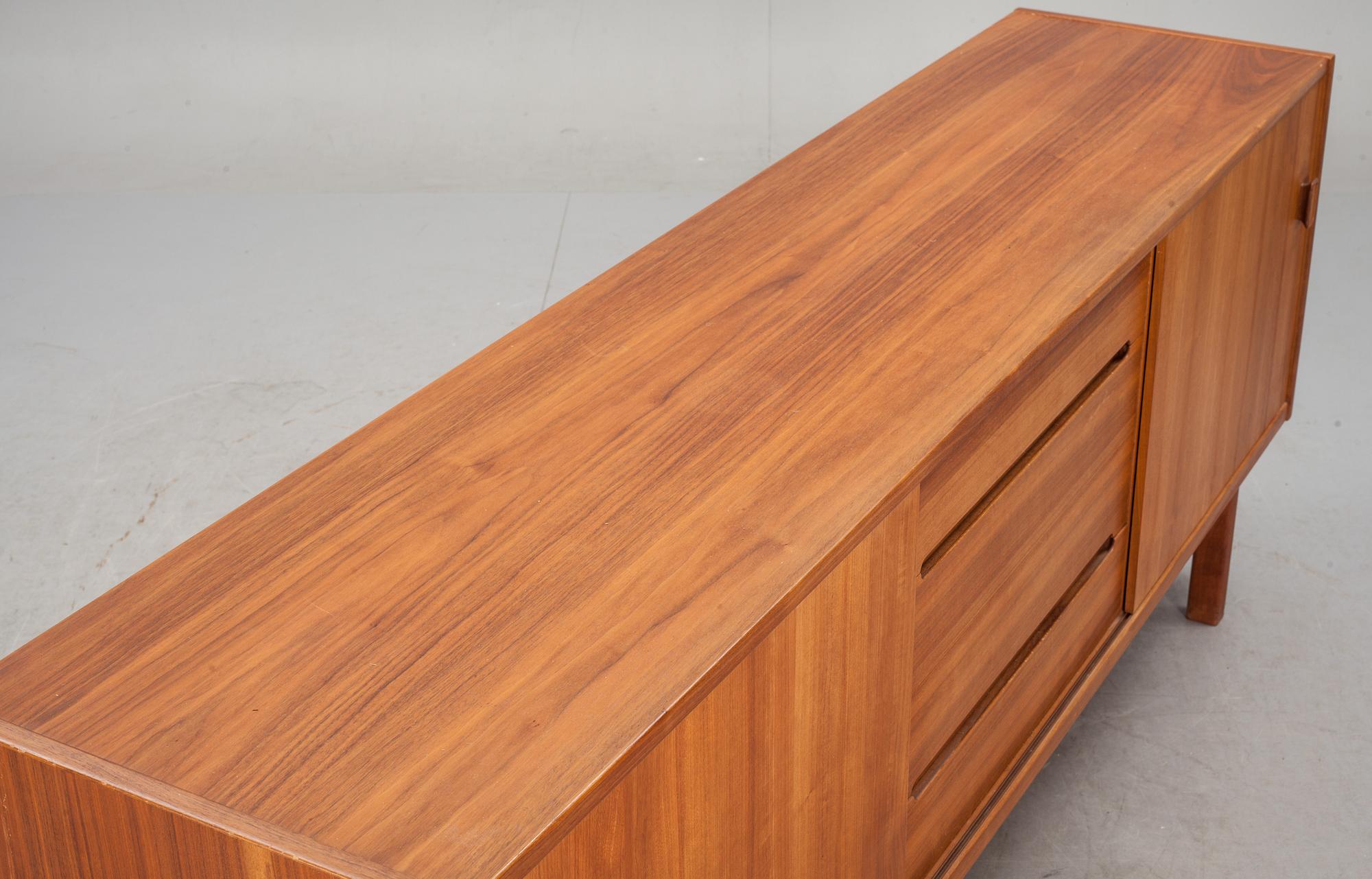 SIDEBOARD, "Arild", Nils Jonsson för Troeds i Bjärnum. 1960-tal.