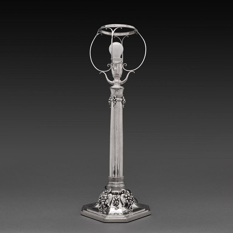 Evald Nielsen, an 830/1000 silver table lamp, Copenhagen 1927.