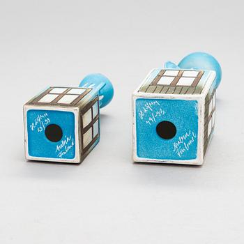 Heljä Liukko-Sundström, kynttilänjalkoja, 2 kpl, signeerattu H L-S ja numeroitu 44/-93, 49/-93 Arabia Finland.