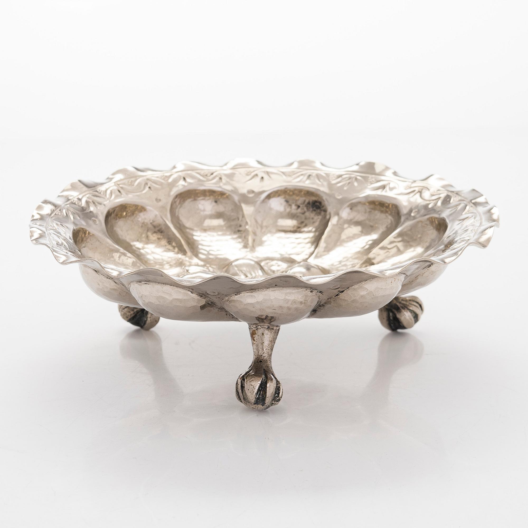 Skål, silver, 1900-tal. Stämplad P. Colonial med Native American märke.