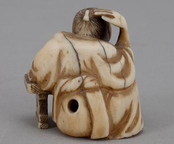 NETSUKE, luuta, Japani 1900-luvun alku.