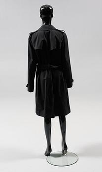 BURBERRY, trenchcoat.
