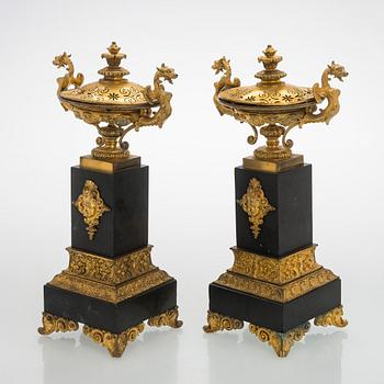A pair of 19th century urns.