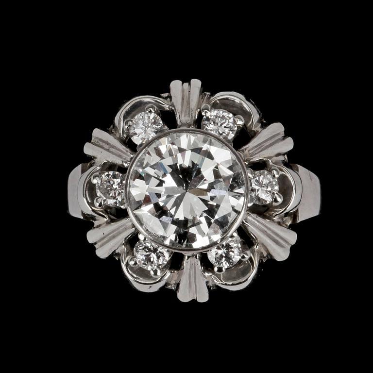RING, briljantslipade diamanter totalt ca 2.30 ct. Mittsten ca 2.00 ct. Kvalitet ca I/VS.