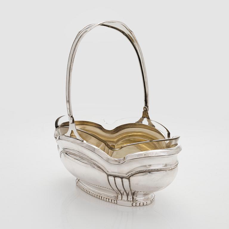 A silver fruit bowl with glass liner, Helsinki 1927.