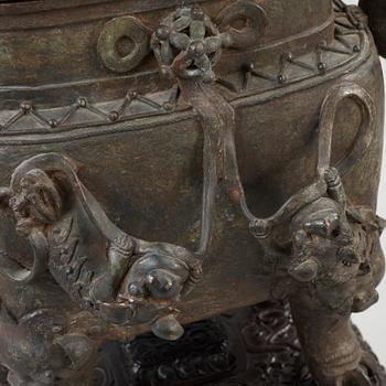 A bronz censer with Zitan stand, Qing dynasty, presumably 19th century. With character mark.