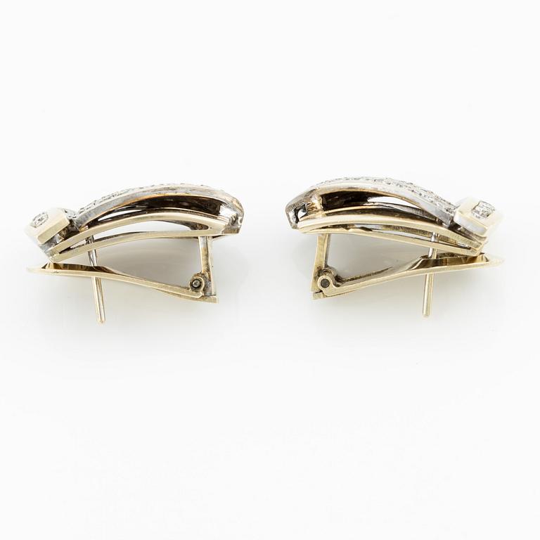 Gold earrings with brilliant-cut and octagon-cut diamonds.
