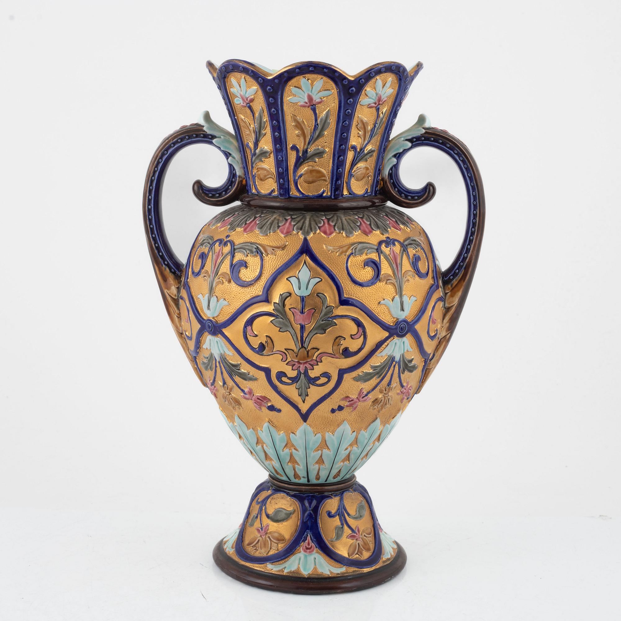 Urna, majolika, Rörstrand, omkring år 1900.