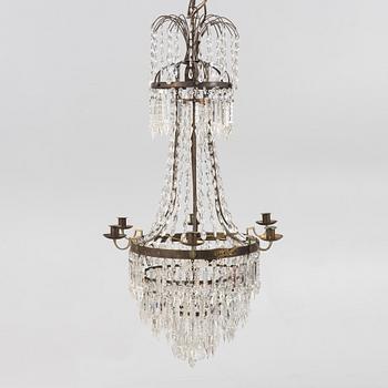 Ljuskrona, 1800-tal med äldre delar.