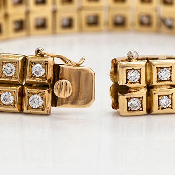 An 18K gold bracelet, with brilliant-cut diamonds totaling approx. 3.50 ct. With certificate.